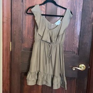 Flowy dress with tie